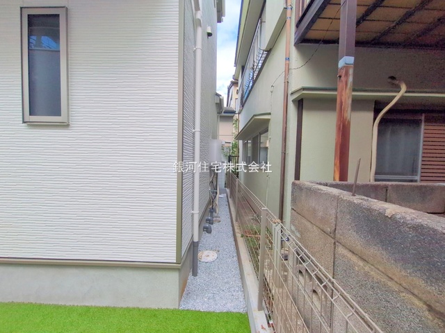 G00384465 埼玉県新座市野火止５丁目 新築一戸建て 3290万円 土地面積89.52m² (約27.07坪) 建物面積71.21m² (約21.54坪) 間取り３ＬＤＫ 築年月2025年10月(築１年以内)【外観8】