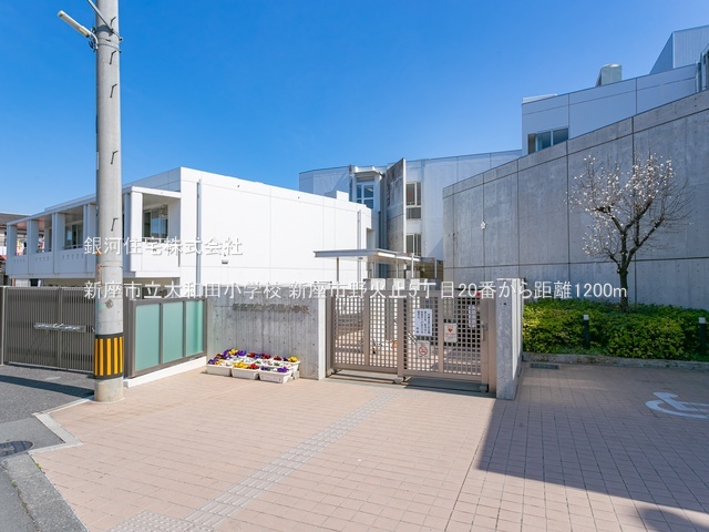 G00384465 埼玉県新座市野火止５丁目 新築一戸建て 3290万円 土地面積89.52m² (約27.07坪) 建物面積71.21m² (約21.54坪) 間取り３ＬＤＫ 築年月2025年10月(築１年以内)【周辺環境】新座市立大和田小学校