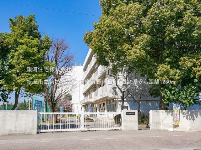 G00384465 埼玉県新座市野火止５丁目 新築一戸建て 3290万円 土地面積89.52m² (約27.07坪) 建物面積71.21m² (約21.54坪) 間取り３ＬＤＫ 築年月2025年10月(築１年以内)【周辺環境】新座市立第二中学校