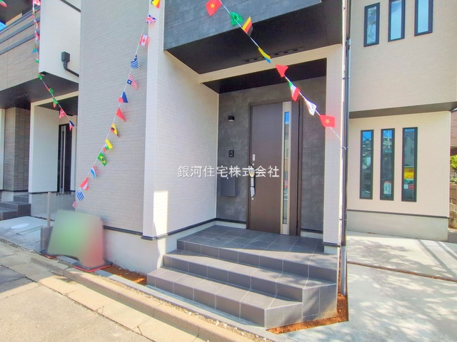 G00384468 埼玉県さいたま市浦和区領家６丁目 新築一戸建て 6690万円 土地面積79.90m² (約24.16坪) 建物面積91.81m² (約27.77坪) 間取り３ＳＬＤＫ 築年月2025年10月(築１年以内)【外観6】