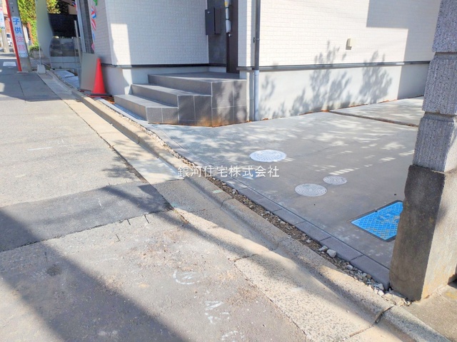 G00384468 埼玉県さいたま市浦和区領家６丁目 新築一戸建て 6690万円 土地面積79.90m² (約24.16坪) 建物面積91.81m² (約27.77坪) 間取り３ＳＬＤＫ 築年月2025年10月(築１年以内)【外観10】