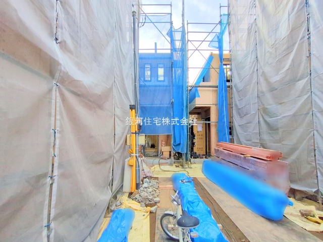 G00384478 埼玉県戸田市笹目３丁目 新築一戸建て 4790万円 土地面積105.37m² (約31.87坪) 建物面積83.22m² (約25.17坪) 間取り３ＬＤＫ 築年月2026年01月【外観2】