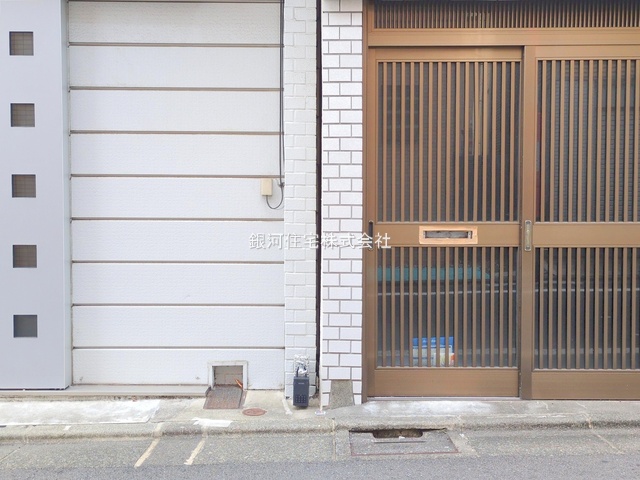 G00384489 東京都世田谷区若林３丁目 中古一戸建て 6980万円 土地面積56.55m² (約17.10坪) 建物面積91.39m² (約27.64坪) 間取り３ＬＫ 築年月1960年01月(築65年)【外観5】