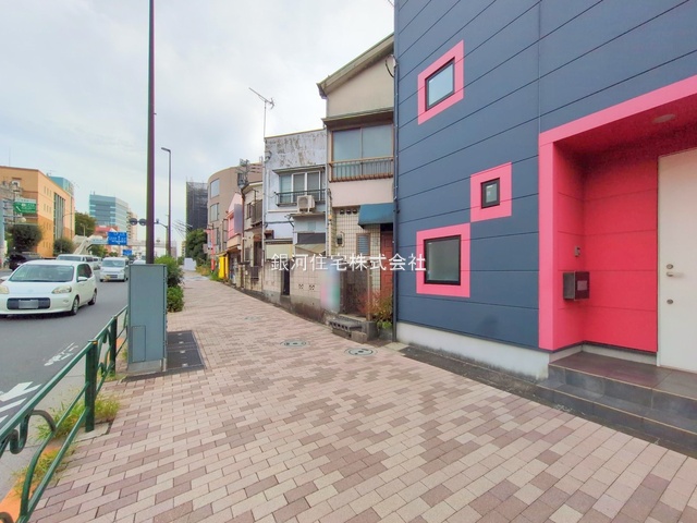 G00384489 東京都世田谷区若林３丁目 中古一戸建て 6980万円 土地面積56.55m² (約17.10坪) 建物面積91.39m² (約27.64坪) 間取り３ＬＫ 築年月1960年01月(築65年)【外観9】