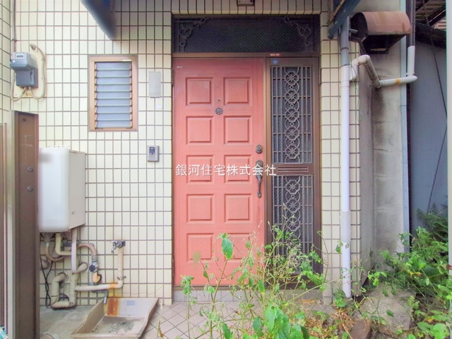 G00384489 東京都世田谷区若林３丁目 中古一戸建て 6980万円 土地面積56.55m² (約17.10坪) 建物面積91.39m² (約27.64坪) 間取り３ＬＫ 築年月1960年01月(築65年)【外観11】