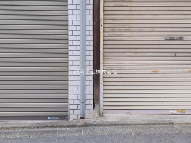 G00384489 東京都世田谷区若林３丁目 中古一戸建て 6980万円 土地面積56.55m² (約17.10坪) 建物面積91.39m² (約27.64坪) 間取り３ＬＫ 築年月1960年01月(築65年)【外観14】