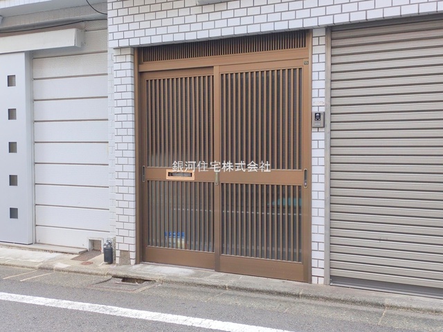 G00384489 東京都世田谷区若林３丁目 中古一戸建て 6980万円 土地面積56.55m² (約17.10坪) 建物面積91.39m² (約27.64坪) 間取り３ＬＫ 築年月1960年01月(築65年)【外観17】