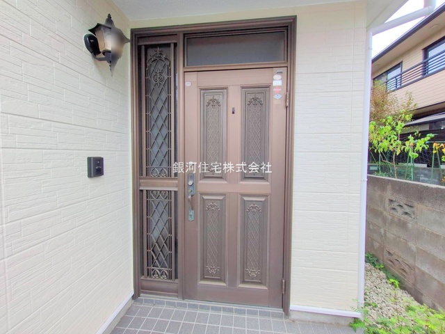 G00384508 神奈川県相模原市南区御園４丁目 中古一戸建て 2699万円 土地面積82.51m² (約24.95坪) 建物面積80.96m² (約24.49坪) 間取り３ＬＤＫ 築年月1993年11月(築32年)【外観9】