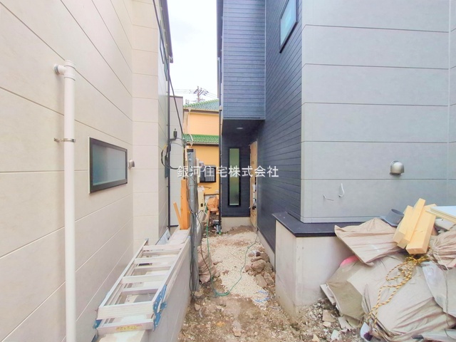 G00384527 神奈川県横浜市中区簑沢 新築一戸建て 5280万円 土地面積100.11m² (約30.28坪) 建物面積92.94m² (約28.11坪) 間取り３ＳＬＤＫ 築年月2025年10月(築１年以内)【外観7】