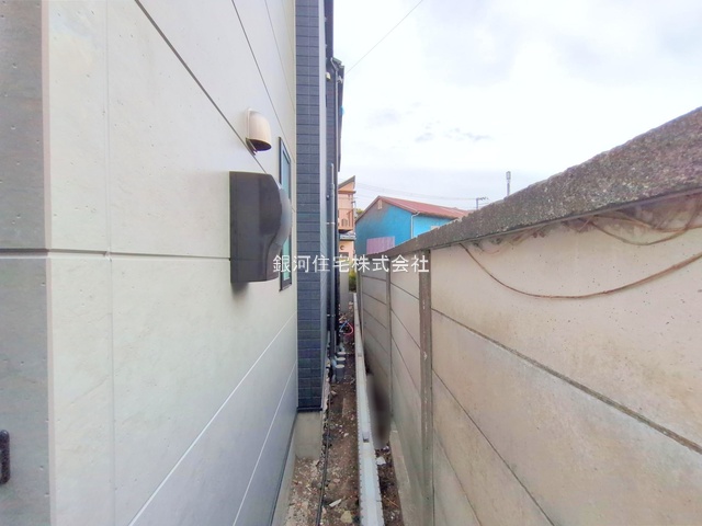 G00384527 神奈川県横浜市中区簑沢 新築一戸建て 5280万円 土地面積100.11m² (約30.28坪) 建物面積92.94m² (約28.11坪) 間取り３ＳＬＤＫ 築年月2025年10月(築１年以内)【外観8】