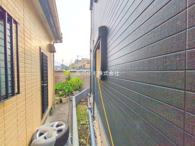 G00384527 神奈川県横浜市中区簑沢 新築一戸建て 5280万円 土地面積100.11m² (約30.28坪) 建物面積92.94m² (約28.11坪) 間取り３ＳＬＤＫ 築年月2025年10月(築１年以内)【外観9】