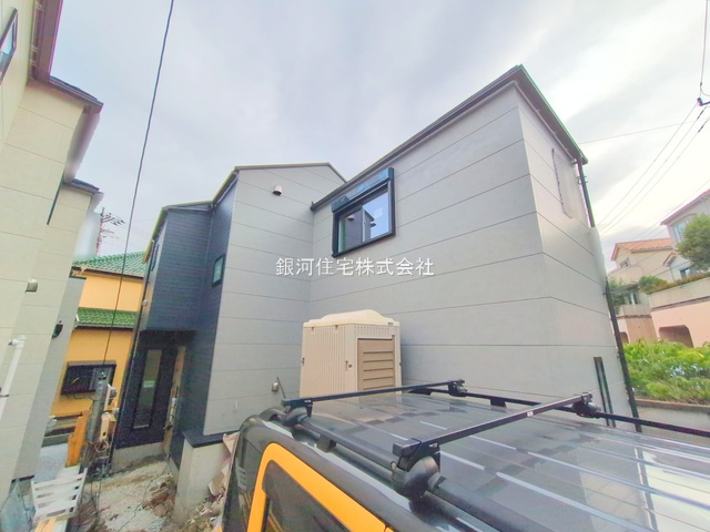 G00384527 神奈川県横浜市中区簑沢 新築一戸建て 5280万円 土地面積100.11m² (約30.28坪) 建物面積92.94m² (約28.11坪) 間取り３ＳＬＤＫ 築年月2025年10月(築１年以内)【外観15】