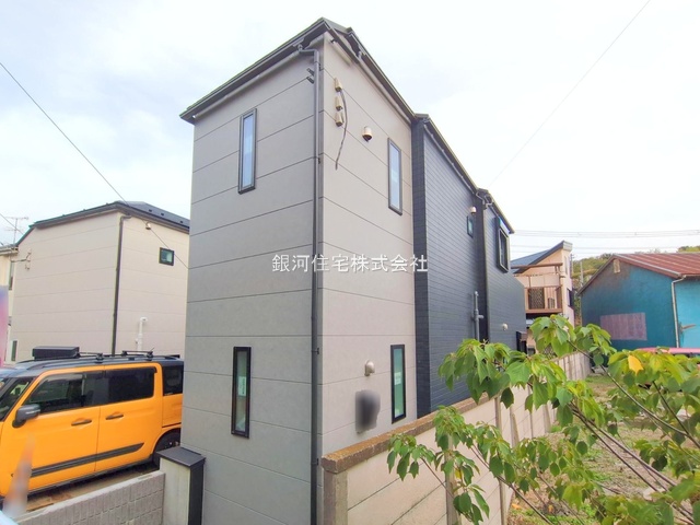 G00384527 神奈川県横浜市中区簑沢 新築一戸建て 5280万円 土地面積100.11m² (約30.28坪) 建物面積92.94m² (約28.11坪) 間取り３ＳＬＤＫ 築年月2025年10月(築１年以内)【外観16】