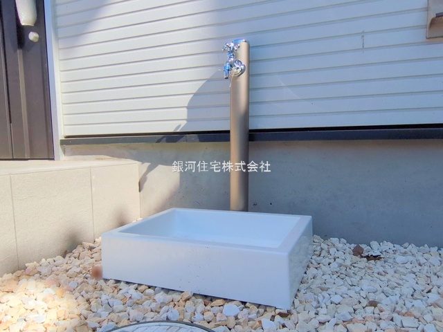 G00384540 東京都東久留米市八幡町２丁目 新築一戸建て 4380万円 土地面積105.77m² (約31.99坪) 建物面積84.24m² (約25.48坪) 間取り３ＬＤＫ 築年月2025年10月(築１年以内)【外観6】