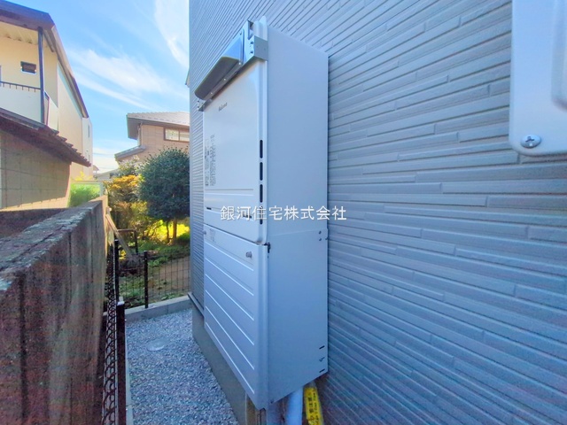 G00384540 東京都東久留米市八幡町２丁目 新築一戸建て 4380万円 土地面積105.77m² (約31.99坪) 建物面積84.24m² (約25.48坪) 間取り３ＬＤＫ 築年月2025年10月(築１年以内)【外観9】