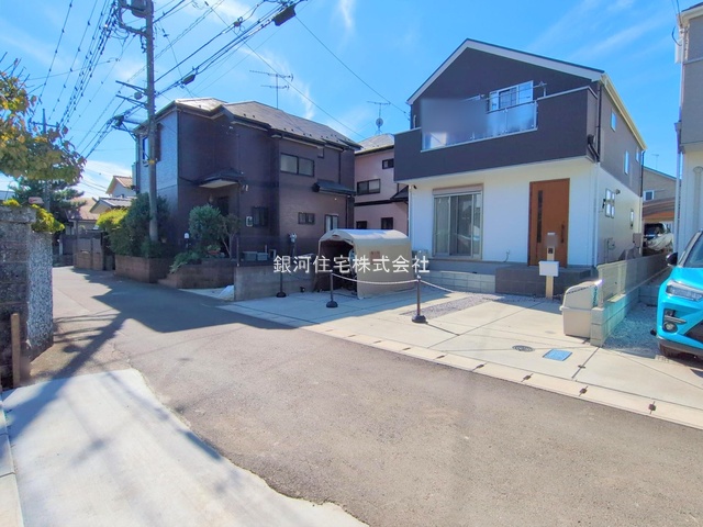 G00384540 東京都東久留米市八幡町２丁目 新築一戸建て 4380万円 土地面積105.77m² (約31.99坪) 建物面積84.24m² (約25.48坪) 間取り３ＬＤＫ 築年月2025年10月(築１年以内)【外観11】