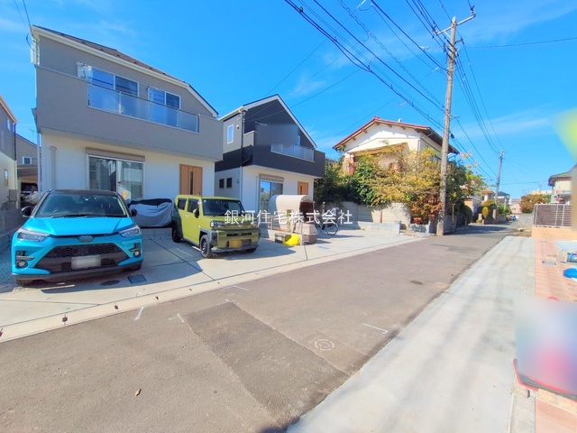 G00384540 東京都東久留米市八幡町２丁目 新築一戸建て 4380万円 土地面積105.77m² (約31.99坪) 建物面積84.24m² (約25.48坪) 間取り３ＬＤＫ 築年月2025年10月(築１年以内)【外観12】