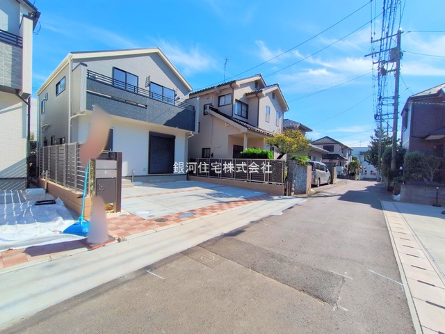 G00384540 東京都東久留米市八幡町２丁目 新築一戸建て 4380万円 土地面積105.77m² (約31.99坪) 建物面積84.24m² (約25.48坪) 間取り３ＬＤＫ 築年月2025年10月(築１年以内)【外観16】