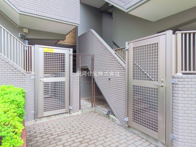 G00384552 神奈川県横浜市港北区大倉山３丁目 中古マンション 8680万円 専有面積86.90m² (約26.28坪) 間取り３ＬＤＫ 所在階3階 築年月2002年10月(築23年)【外観10】