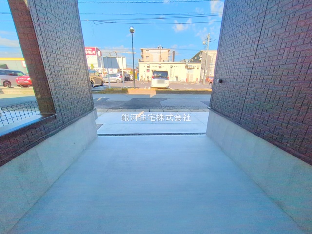 G00385507 埼玉県春日部市豊町４丁目 新築一戸建て 4190万円 土地面積110.54m² (約33.43坪) 建物面積103.71m² (約31.37坪) 間取り３ＬＤＫ 築年月2025年12月(築１年以内)【外観4】