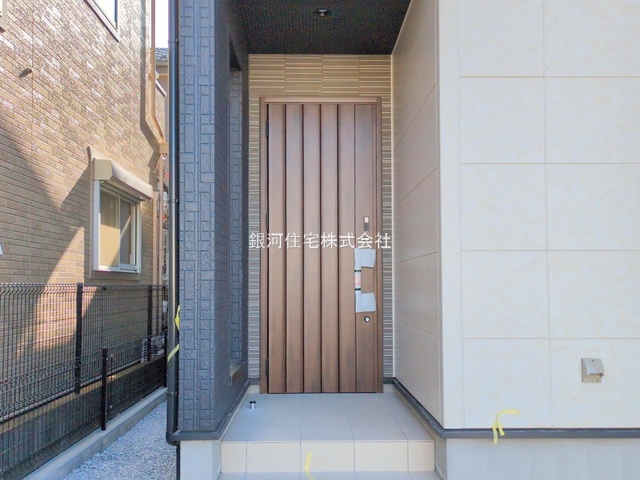 G00385507 埼玉県春日部市豊町４丁目 新築一戸建て 4190万円 土地面積110.54m² (約33.43坪) 建物面積103.71m² (約31.37坪) 間取り３ＬＤＫ 築年月2025年12月(築１年以内)【外観7】