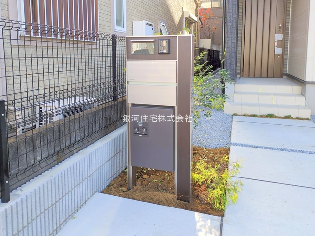 G00385507 埼玉県春日部市豊町４丁目 新築一戸建て 4190万円 土地面積110.54m² (約33.43坪) 建物面積103.71m² (約31.37坪) 間取り３ＬＤＫ 築年月2025年12月(築１年以内)【外観8】