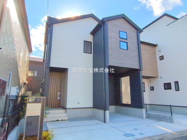 G00385507 埼玉県春日部市豊町４丁目 新築一戸建て 4190万円 土地面積110.54m² (約33.43坪) 建物面積103.71m² (約31.37坪) 間取り３ＬＤＫ 築年月2025年12月(築１年以内)【外観10】