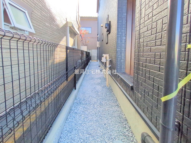 G00385507 埼玉県春日部市豊町４丁目 新築一戸建て 4190万円 土地面積110.54m² (約33.43坪) 建物面積103.71m² (約31.37坪) 間取り３ＬＤＫ 築年月2025年12月(築１年以内)【外観17】