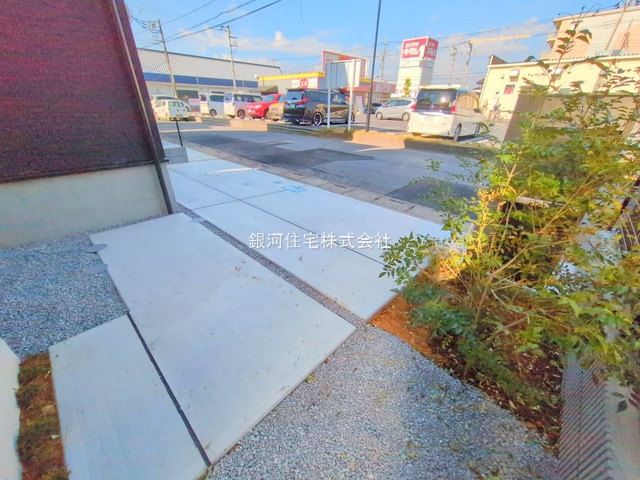 G00385507 埼玉県春日部市豊町４丁目 新築一戸建て 4190万円 土地面積110.54m² (約33.43坪) 建物面積103.71m² (約31.37坪) 間取り３ＬＤＫ 築年月2025年12月(築１年以内)【外観18】