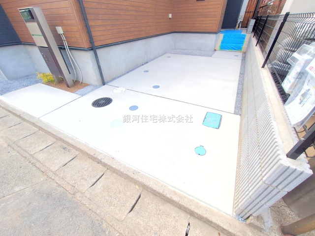 G00385508 埼玉県蓮田市西新宿３丁目 新築一戸建て 3990万円 土地面積171.29m² (約51.81坪) 建物面積97.50m² (約29.49坪) 間取り３ＬＤＫ 築年月2025年11月(築１年以内)【外観5】