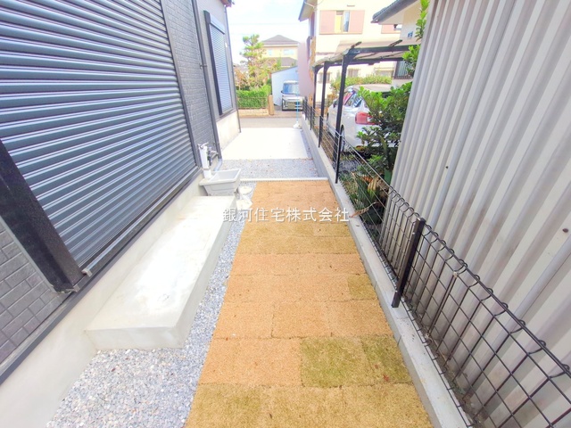 G00385508 埼玉県蓮田市西新宿３丁目 新築一戸建て 3990万円 土地面積171.29m² (約51.81坪) 建物面積97.50m² (約29.49坪) 間取り３ＬＤＫ 築年月2025年11月(築１年以内)【外観10】