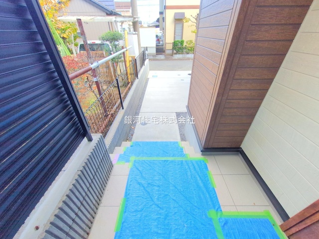 G00385508 埼玉県蓮田市西新宿３丁目 新築一戸建て 3990万円 土地面積171.29m² (約51.81坪) 建物面積97.50m² (約29.49坪) 間取り３ＬＤＫ 築年月2025年11月(築１年以内)【外観18】