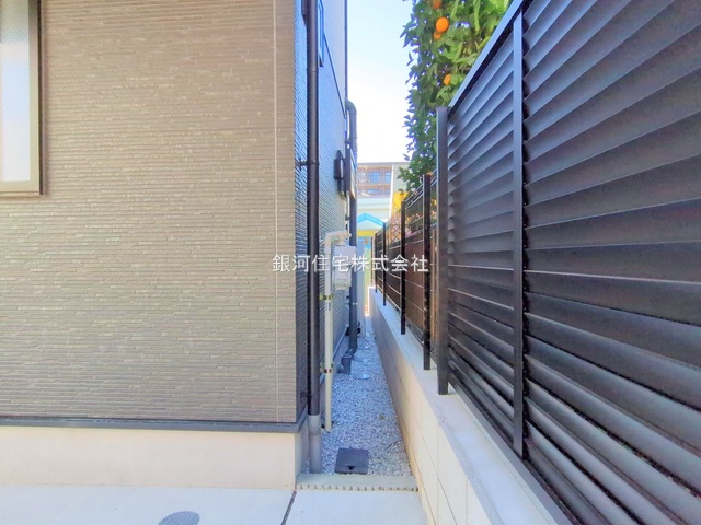 G00385588 神奈川県川崎市高津区明津 新築一戸建て 5880万円 土地面積70.41m² (約21.29坪) 建物面積101.41m² (約30.67坪) 間取り３ＳＬＤＫ 築年月2025年12月(築１年以内)【外観11】