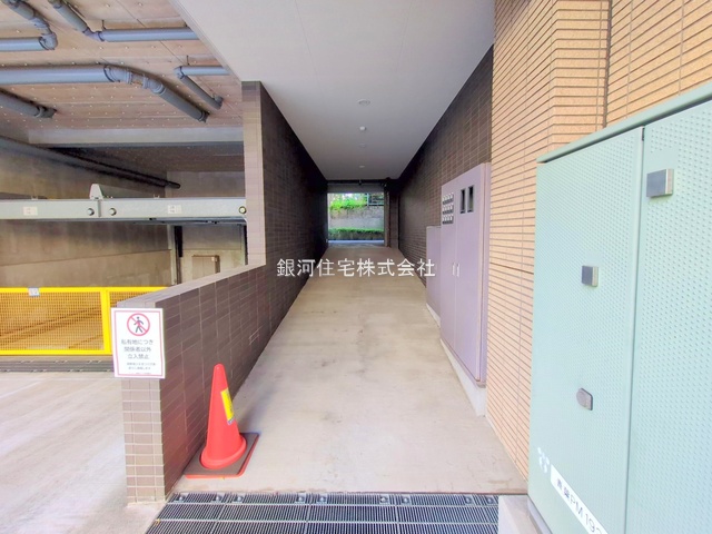 G00385595 神奈川県横浜市青葉区つつじが丘 中古マンション 6199万円 専有面積75.94m² (約22.97坪) 間取り３ＬＤＫ 所在階2階 築年月1999年09月(築26年)【外観8】