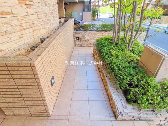 G00385595 神奈川県横浜市青葉区つつじが丘 中古マンション 6199万円 専有面積75.94m² (約22.97坪) 間取り３ＬＤＫ 所在階2階 築年月1999年09月(築26年)【外観12】