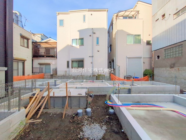 G00385614 東京都荒川区西尾久５丁目 新築一戸建て 7290万円 土地面積92.29m² (約27.91坪) 建物面積102.91m² (約31.13坪) 間取り３ＬＤＫ 築年月2026年04月【外観4】