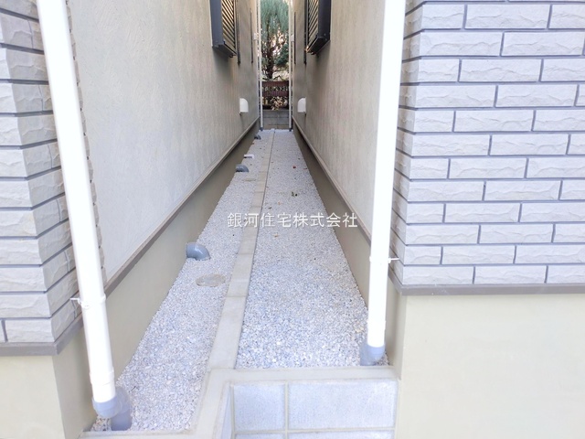 G00385619 埼玉県さいたま市大宮区櫛引町１丁目 新築一戸建て 5780万円 土地面積96.08m² (約29.06坪) 建物面積98.20m² (約29.70坪) 間取り３ＳＬＤＫ 築年月2025年12月(築１年以内)【外観5】