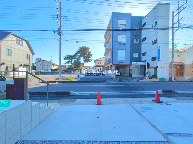 G00385619 埼玉県さいたま市大宮区櫛引町１丁目 新築一戸建て 5780万円 土地面積96.08m² (約29.06坪) 建物面積98.20m² (約29.70坪) 間取り３ＳＬＤＫ 築年月2025年12月(築１年以内)【外観6】