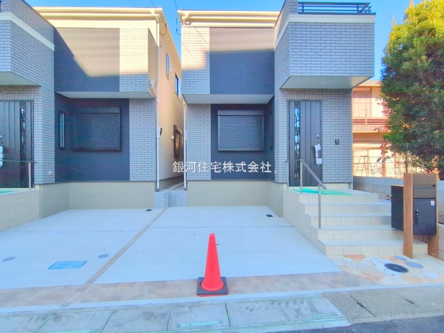 G00385619 埼玉県さいたま市大宮区櫛引町１丁目 新築一戸建て 5780万円 土地面積96.08m² (約29.06坪) 建物面積98.20m² (約29.70坪) 間取り３ＳＬＤＫ 築年月2025年12月(築１年以内)【外観7】