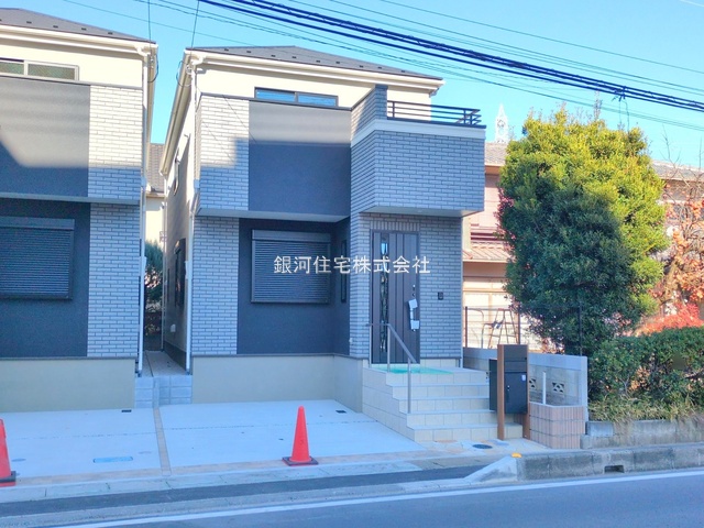 G00385619 埼玉県さいたま市大宮区櫛引町１丁目 新築一戸建て 5780万円 土地面積96.08m² (約29.06坪) 建物面積98.20m² (約29.70坪) 間取り３ＳＬＤＫ 築年月2025年12月(築１年以内)【外観10】