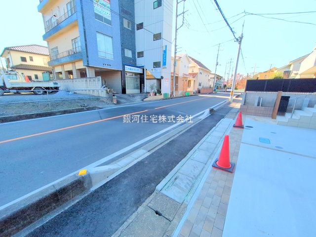 G00385619 埼玉県さいたま市大宮区櫛引町１丁目 新築一戸建て 5780万円 土地面積96.08m² (約29.06坪) 建物面積98.20m² (約29.70坪) 間取り３ＳＬＤＫ 築年月2025年12月(築１年以内)【外観13】