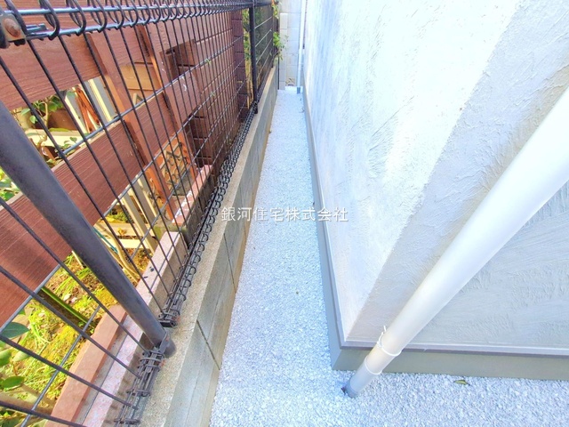 G00385619 埼玉県さいたま市大宮区櫛引町１丁目 新築一戸建て 5780万円 土地面積96.08m² (約29.06坪) 建物面積98.20m² (約29.70坪) 間取り３ＳＬＤＫ 築年月2025年12月(築１年以内)【外観14】