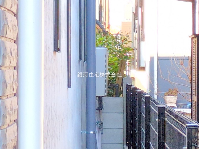 G00385619 埼玉県さいたま市大宮区櫛引町１丁目 新築一戸建て 5780万円 土地面積96.08m² (約29.06坪) 建物面積98.20m² (約29.70坪) 間取り３ＳＬＤＫ 築年月2025年12月(築１年以内)【外観18】