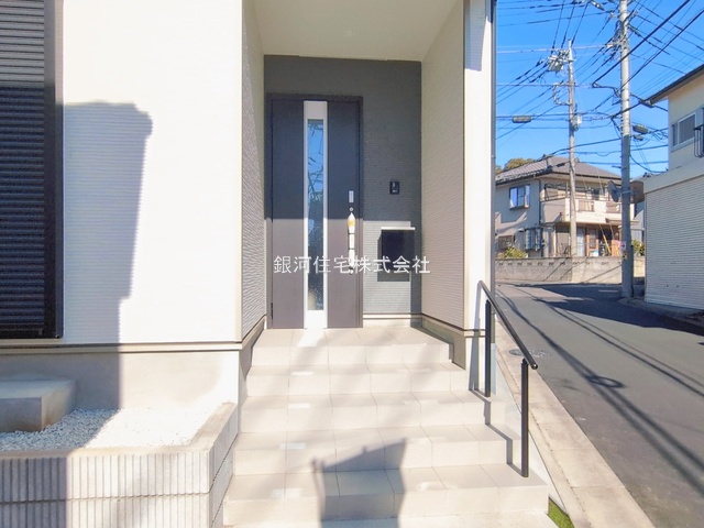 G00385825 埼玉県新座市石神４丁目 新築一戸建て 3590万円 土地面積102.83m² (約31.10坪) 建物面積92.32m² (約27.92坪) 間取り４ＬＤＫ 築年月2025年12月(築１年以内)【外観5】