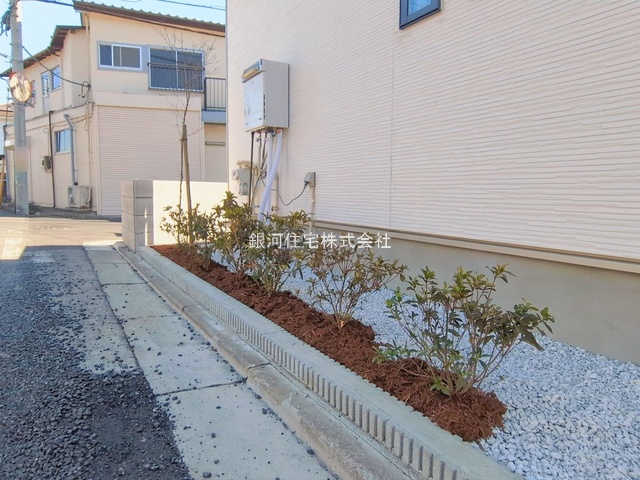 G00385825 埼玉県新座市石神４丁目 新築一戸建て 3590万円 土地面積102.83m² (約31.10坪) 建物面積92.32m² (約27.92坪) 間取り４ＬＤＫ 築年月2025年12月(築１年以内)【外観9】