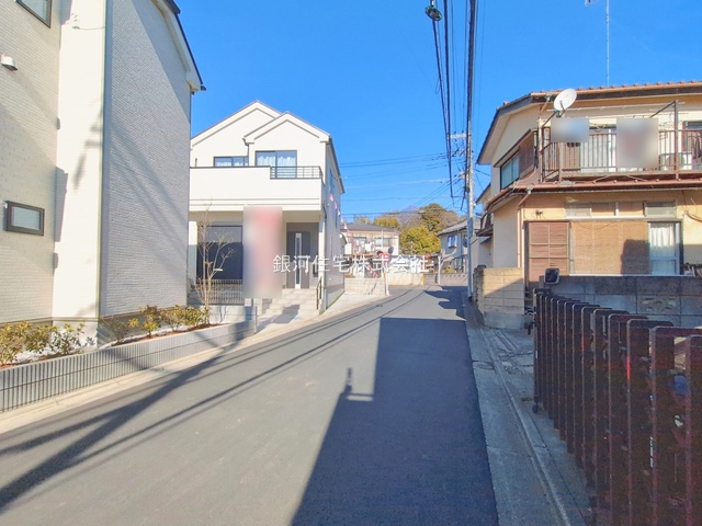 G00385825 埼玉県新座市石神４丁目 新築一戸建て 3590万円 土地面積102.83m² (約31.10坪) 建物面積92.32m² (約27.92坪) 間取り４ＬＤＫ 築年月2025年12月(築１年以内)【外観15】