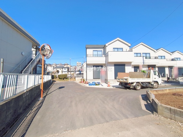 G00385826 埼玉県新座市石神４丁目 新築一戸建て 4490万円 土地面積102.04m² (約30.86坪) 建物面積92.27m² (約27.91坪) 間取り４ＬＤＫ 築年月2026年01月【外観3】