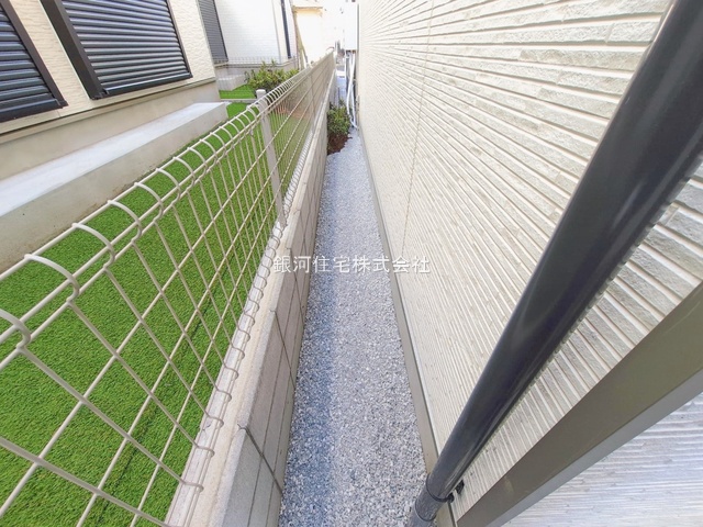 G00385831 埼玉県新座市石神４丁目 新築一戸建て 4290万円 土地面積103.01m² (約31.16坪) 建物面積93.57m² (約28.30坪) 間取り４ＬＤＫ 築年月2026年01月【外観12】