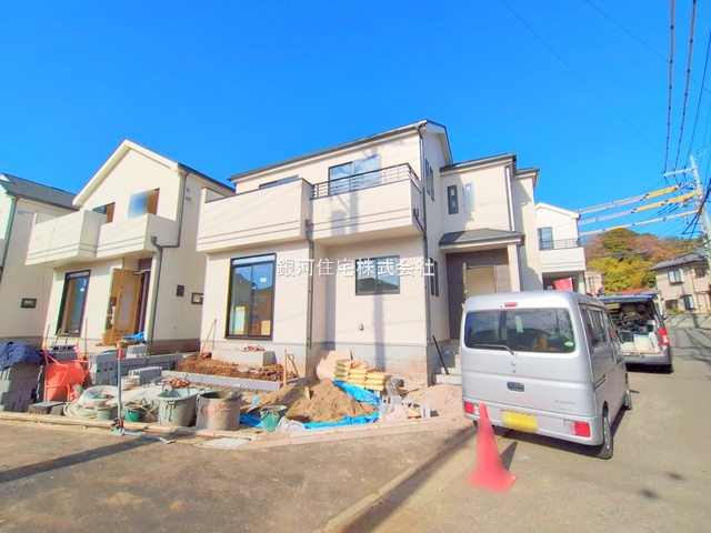 G00385832 埼玉県新座市石神４丁目 新築一戸建て 4290万円 土地面積103.01m² (約31.16坪) 建物面積92.94m² (約28.11坪) 間取り４ＬＤＫ 築年月2025年12月(築１年以内)【外観11】