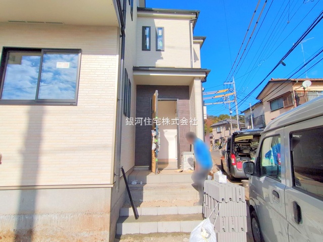 G00385832 埼玉県新座市石神４丁目 新築一戸建て 4290万円 土地面積103.01m² (約31.16坪) 建物面積92.94m² (約28.11坪) 間取り４ＬＤＫ 築年月2025年12月(築１年以内)【外観14】